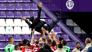 أهدى المهاجم الأوروغوياني المخضرم لويس سواريز فريقه #أتلتيكو مدريد لقب بطل للدوري الإسباني في كرة القدم للمرة الاولى منذ عام 2014 والـ11 في تاريخه بتسجيله. Ø¨Ø·Ù„ Ø§Ù„Ø¯ÙˆØ±ÙŠ Ø§Ù„Ø¥Ø³Ø¨Ø§Ù†ÙŠ ÙƒÙŠÙ Ø·ÙˆØ± Ø³ÙŠÙ…ÙŠÙˆÙ†ÙŠ Ø£Ø³Ù„ÙˆØ¨Ù‡ Ø§Ù„Ø¯ÙØ§Ø¹ÙŠ Ù…Ø¹ Ø£ØªÙ„ØªÙŠÙƒÙˆ Ù…Ø¯Ø±ÙŠØ¯
