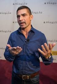 Attila ambrus is notorious for committing a string of robberies in hungary. Ambrus Attila Senki Sem Lathatja A Felesegem Borsonline