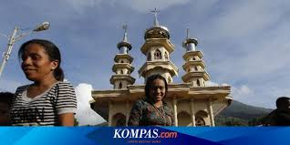 Salib tidak bernyawa dan tidak mampu untuk memesongkan akidah umat islam. Polisi Dan Pemuda Lintas Agama Amankan Jumat Agung Di Flores Timur