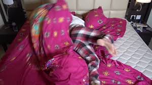 Racy Desi - Sleeping styles: Gora vs Desi - YouTube