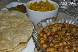Halwa Puri Recipe Halwa Puri Cholay Recipe Traditional Pakistani Breakfast Recipe Indian Breakfast Recipe Tra Puri Recipes Recipes Breakfast Recipes Indian