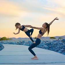 Fotos De Mama E Hija Estilo Tumblr Super Tiernas 2018 Yoga Challenge Poses Yoga Mom Yoga Poses For Two