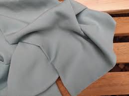 Biasanya bahan wolfis ini memiliki ketebalan dibawahnya bahan jersey sehingga relatif lebih ringan dan tipis. Cara Membedakan Kain Wolfis Premium Dan Wolfis Biasa Pusathijabterbaru