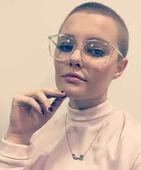 Unlike the samurai tonsure, the top of the head is not shaved for this hairstyle. Shaved Hairstyles Pictures Bald Women Stories