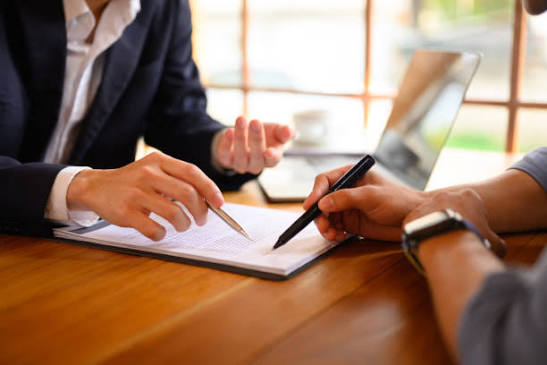35,700+ Insurance Broker Meeting Stock Photos and Royalty-Free Pictures - iStock
