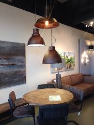 showroom winkel industriele hanglamp in een donkere roest kleur voorzien van een doorleefd karakter deze ha woonkamerverlichting lampen woonkamer interieur