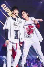 April cotton dipakai oleh : Yoo Seonho Guan Lin Produce 101 Season 2