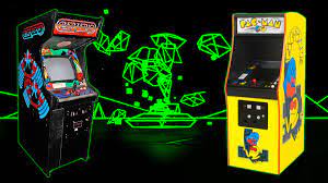 Pacman puede esquivar a los fantasmas recorriendo los diversos recovecos del laberinto, incluyendo un pasillo que desaparece por el lado derecho de la pantalla para reaparecer por el izquierdo. Maquinas Recreativas Miticas Que Cumplen 40 Anos En 2020 Hobbyconsolas Juegos