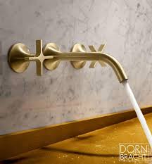 Dornbracht Vaia Ansprechendes Design Und Hohe Funktionalitat Bringt Die Dornbracht Waschtisch Wandarmatur In Messing Messing Badezimmer Waschtisch Wandarmatur