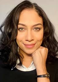 Danielle Holland's Instagram, Twitter & Facebook