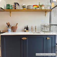 Want the best kitchen cupboard paint for a rustic, chalky finish? Sweatpants Flat Matt Pale Grey Paint Coat Paints