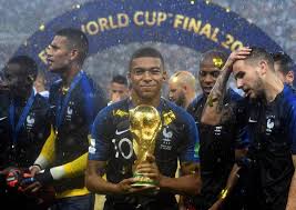 La france atteint pour la troisième fois de son histoire, la finale d'un mondial après la victoire en 1998 et une défaite en 2006 face à l'italie. La France S Enflamme Pour Ses Champions Du Monde