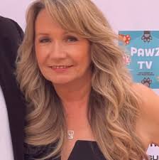 In my GLOWING era with @alliesofskin The product line is one of the best I  have used and prepped my skin for the dry desert heat and dust of  @stagecoach all while