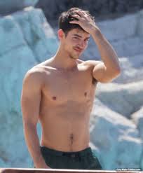 Manu Rios Shirtless Beach Photos – The Male Fappening