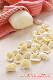 Per noi, le orecchiette di pugliese hanno proprio tutto il sapore, e quando le • ecco alcune immagini della preparazione delle orecchiette fatte a mano: Ieri Mi Sono Divertita A Preparare Le Orecchiette Fatte A Mano Non Me Ne Vogliano A Male Gli Amici Puglies Ricette Idee Alimentari Ricette Pasta Fatta In Casa