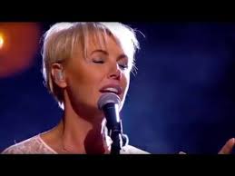 One Moment In Time Dana Winner Live English Vietnamese Lyrics Youtube Singer Song One Beautiful Songs