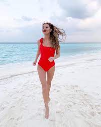 Jun 23, 2021 · для недавнего телеэфира наталья ионова выбрала наряд mugler с разноцветными лосинами. Kristina Asmus Opublikovala Foto V Kupalnike