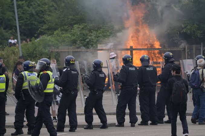 Holiday Inn owner urges calm after attacks on two hotels housing asylum seekers | The Independent