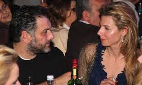 Την ομορφότερη περίοδο της ζωής της διανύει η γνωστή ηθοποιός, καθώς σε λίγο καιρό θα κρατήσει στην αγκαλιά της. Grhgorhs Arnaoytogloy Zhteitai Nyfh 3an8ia Kalhs Oikogeneias Gossip Tv Gr