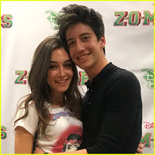 Who Is Milo Manheim S Girlfriend Meet Chicago Star Holiday Kriegel Holiday Kriegel Milo Manheim Just Jared Jr