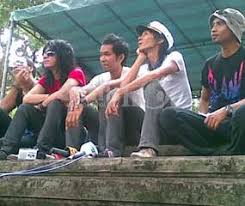 Download lagu slank jadul mp3 dan video mp4. Slank Tebar Virus Safety Riding