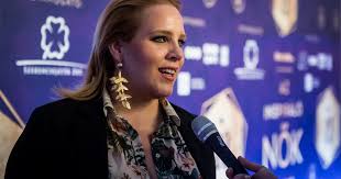 Tóth vera élőben biztatta volna a követőit, vigyázzanak az oltás után is, de annyian jelentették, hogy a facebook letiltotta. Index Local Vera Toth Became A Coronavirus After Vaccination