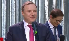 Jacek olgierd kurski is a polish politician and journalist, and the current chairman of the polish public broadcaster tvp. Jacek Kurski Wraca Na Fotel Prezesa Tvp Pis Podjal Decyzje Wmeritum Pl