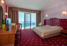 Constantin si elena se afla in apropiere de nisipurile de aur ( 10 km), la circa 10 km de varna si este considerata una din cele mai accesul cu animale de companie este interzis. Sirius Beach Constantin Si Elena Bulgaria Alfitravel Ro