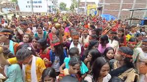 पहली सोमवारी पर शिवालयों में उमड़ी भक्तों की भीड़, महिलाओं ने निकाली कलश  यात्रा