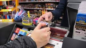 Il s'agit d'un prix moyen qui peut diminuer jusqu'à 7.31 € et se hisser jusqu'à 8.22 € selon les villes. Le Prix Moyen Du Paquet De Cigarettes Atteindra Bien 10 Euros D Ici La Fin 2020