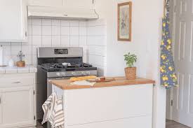 This is a very small, simple kitchen design foe small space apt for studio apartments. 14 Small Kitchen Island Ideas