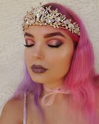 Glamazon vibes all the way into the weekend! xx  https://www.lisaeldridge.com/video/29016/late-80s-early-90s-supermodel-inspired-look-matte-browns/#.XEsess_7SRs