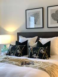 Pillows come in more sizes and shapes than most of us can count, and deciding how many to use and how to arrange them is no simple task. 7 Ways To Arrange Decorative Cushions