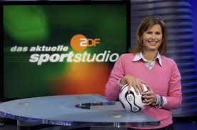 Dunja hayali wird ab sommer 2018 im aktuellen sportstudio moderieren. Das Aktuelle Sportstudio Wird 50 Ein Kind Der Bundesliga Kultur Stuttgarter Zeitung