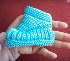 Harosa Orgu Mavi Renkli Bebek Patigi Modeli Yapilisi Emekce Com Baby Knitting Patterns Orgu Patikler
