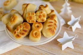 Mantecados and polvorones, typical christmas sweets in spain. Top 5 Traditional Spanish Sweets For Christmas Dessert The Best Latin Spanish Food Articles Recipes Amigofoods