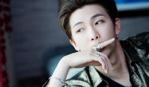 Trek ini diproduseri pdogg serta tiga anggota bts: Foto Rm Bts Album Be Novocom Top