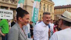 A mázlista ellentengernagy, a betűejtő konszolidációbajnok és a műproli hordószónok. A4ipfubehbdpym