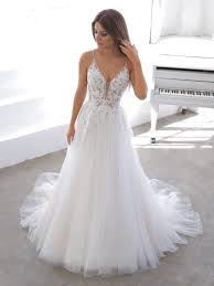 Zum verstauen des brautkleides abmessung: 2 078 Blue By Enzoani Brautmoden Brautkleider Kollektion 2021 Blue 2021 Pro Normandie Fro Web Hochzeit De