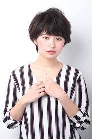 黒髪でも垢抜けできる イマドキ女子 の暗髪ヘアカタログ hair ショートのヘアスタイル ショート 黒髪 ショートヘア