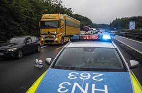 Unwetter über der a8 bei esslingen und stuttgart. Gewitter Uber Baden Wurttemberg Unwetter Wutet Uber Kreis Heilbronn A81 Ortlich Unterspult Polizeibericht Stuttgarter Zeitung