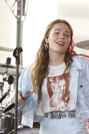The Best Maggie Rogers Songs That Ll Make You Want To Leave The Light On And Dance Maggie Style Fashion