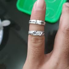 Cincin tunang merupakan simbol cinta, perpaduan, dan hubungan yang berkekalan. Jual Cincin Tunangan Nikah Kawin Simpel Permata Emas Putih Asli Kadar 750 7 Kota Medan Tokogaruda888 Tokopedia