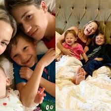 If you do not know, we have prepared this article about details of kate. Kate Hudson Kids How The Actress Raises Her Three Kids With Three Dads
