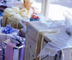 Fiza tambah sikit senarai daripada hadiah untuk pengantin yang pernah fiza buat tahun 2011 dulu. Hadiah Atau Kejutan Asli Dari Pengantin Lelaki Kepada Pengantin Perempuan Idea Hadiah Perkahwinan Yang Asli Untuk Pengantin Baru Dari Ibu Bapa Rakan Dan Saudara Mara