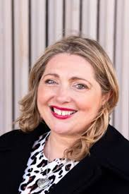 How improving your public speaking elevates your brand with Charlotte Lewis  • Building Your Brand Podcast