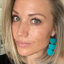 As it turns out, I didn't have time for brows either. I can't tell you HOW  DAMN FREEING IT IS to be able to be an “it's just mascara and lip gloss!”