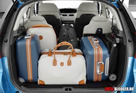 Antaranya ialah logo givi krom di atas kemasan perak dan corak ala karbon fiber di atas. Jumlah Jisim Kereta Api Jalan Raya Yang Dibenarkan Berat Kenderaan