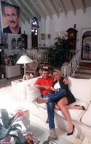 The hollywood couple lived here until they were divorced. Burt Reynolds Denies He S Broke And Claims He S Fed Up Looking At Pictures Of Himself Daily Mail Online