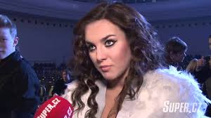 Farna released three studio albums with czech lyrics, which sold platinum in the czech republic and. Ewa Farna Odkryla Dekolt Youtube